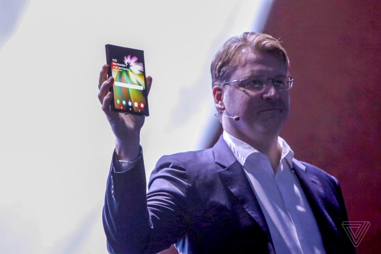 Oppo покажет свой складной телефон на MWC 2019 