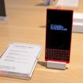 Представлен QWERTY-смартфон BlackBerry KEY2 в красном