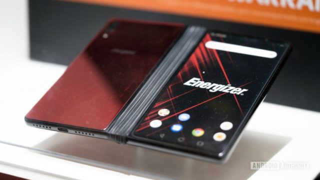 Energizer представила сгибающийся смартфон с двумя дисплеями - 2