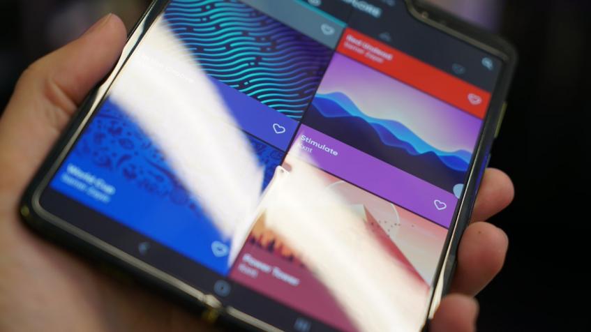 Складной смартфон Samsung Galaxy Fold выходит из строя из-за пыли