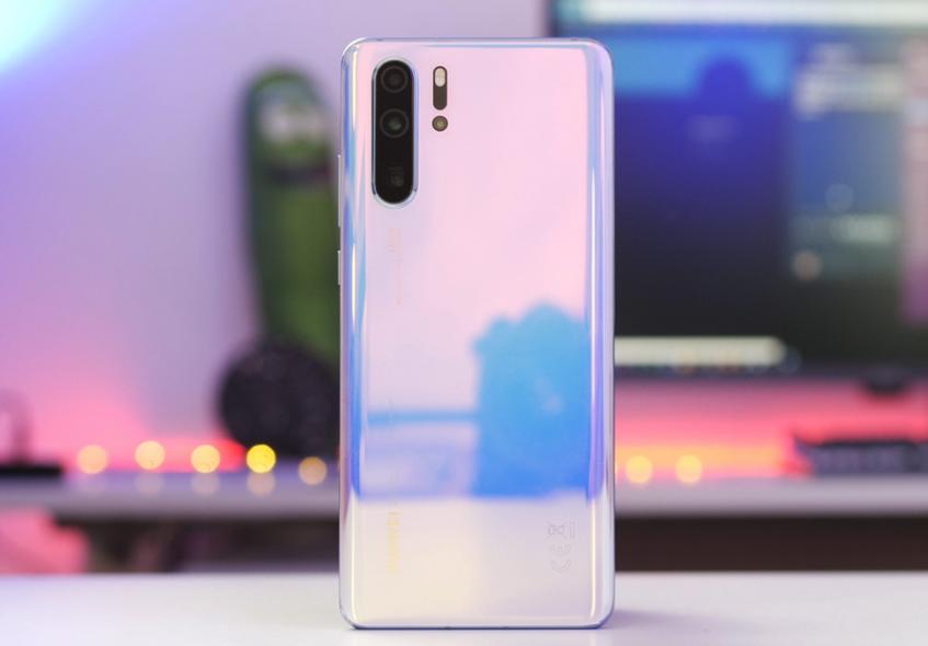 Huawei прокомментировала скандал с водозащитой флагманского P30 Pro