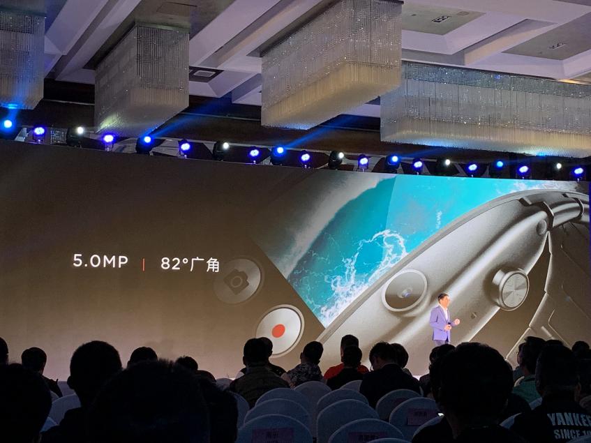 0 за 4-дюймовый экран, 1 ГБ ОЗУ и 5-мегапиксельную камеру: в Китае официально представили смартфон-браслет Nubia Alpha