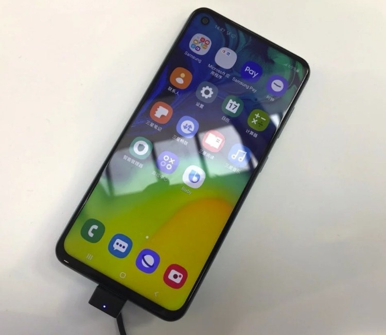 Смартфон Samsung Galaxy A60 с «дырявым» экраном предстал на фотографиях