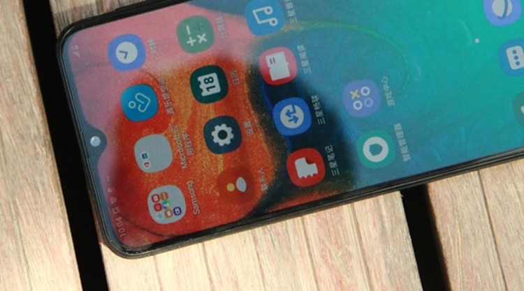 Samsung Galaxy A40s: смартфон с 6,4