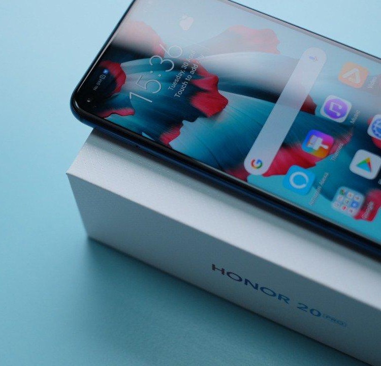 Мощный смартфон Honor 20 Pro красуется на «живом» фото