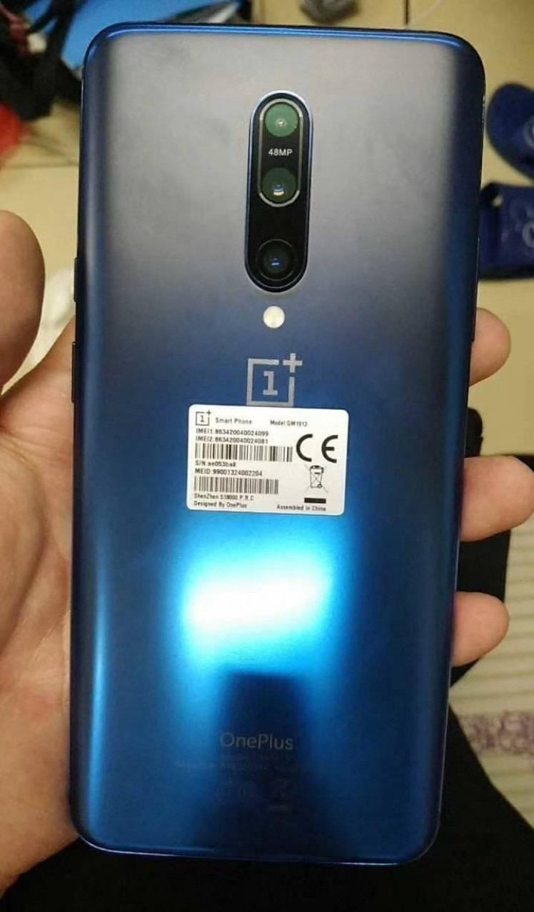 OnePlus 7 Pro в синем цвете на живых фото накануне анонса