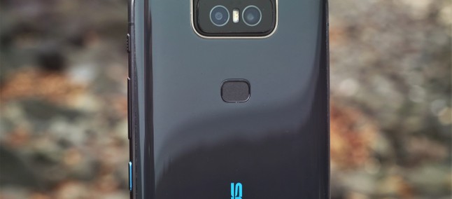 ASUS Zenfone 6 попал на тест JerryRigEverything – фото 1