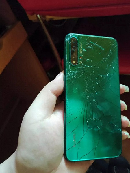 Huawei Nova 5 Pro разбили на следующий день после старта продаж