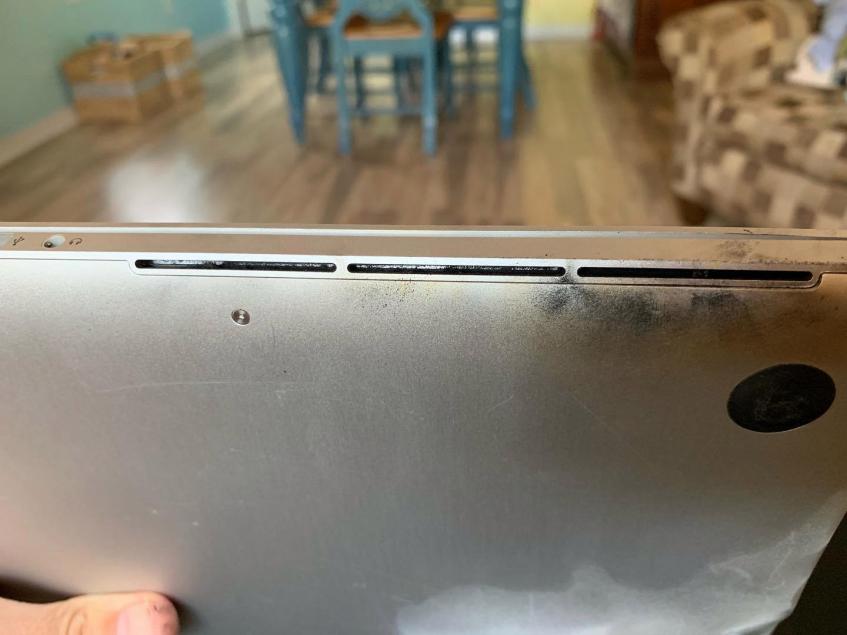 Второй за месяц. Ещё один ноутбук MacBook Pro загорелся без видимой причины