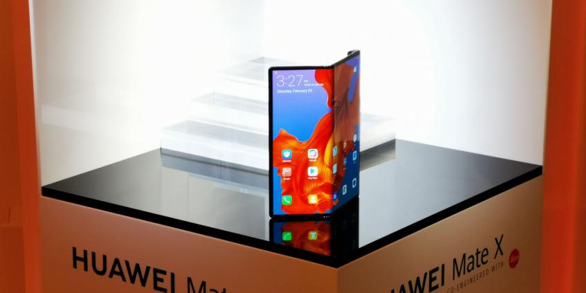 Huawei выпустит свой первый гибкий смартфон уже на этой неделе - 1