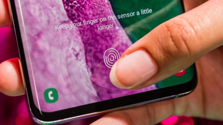 Последнее обновление Samsung Galaxy A50 сломало сканер отпечатков пальцев - 1