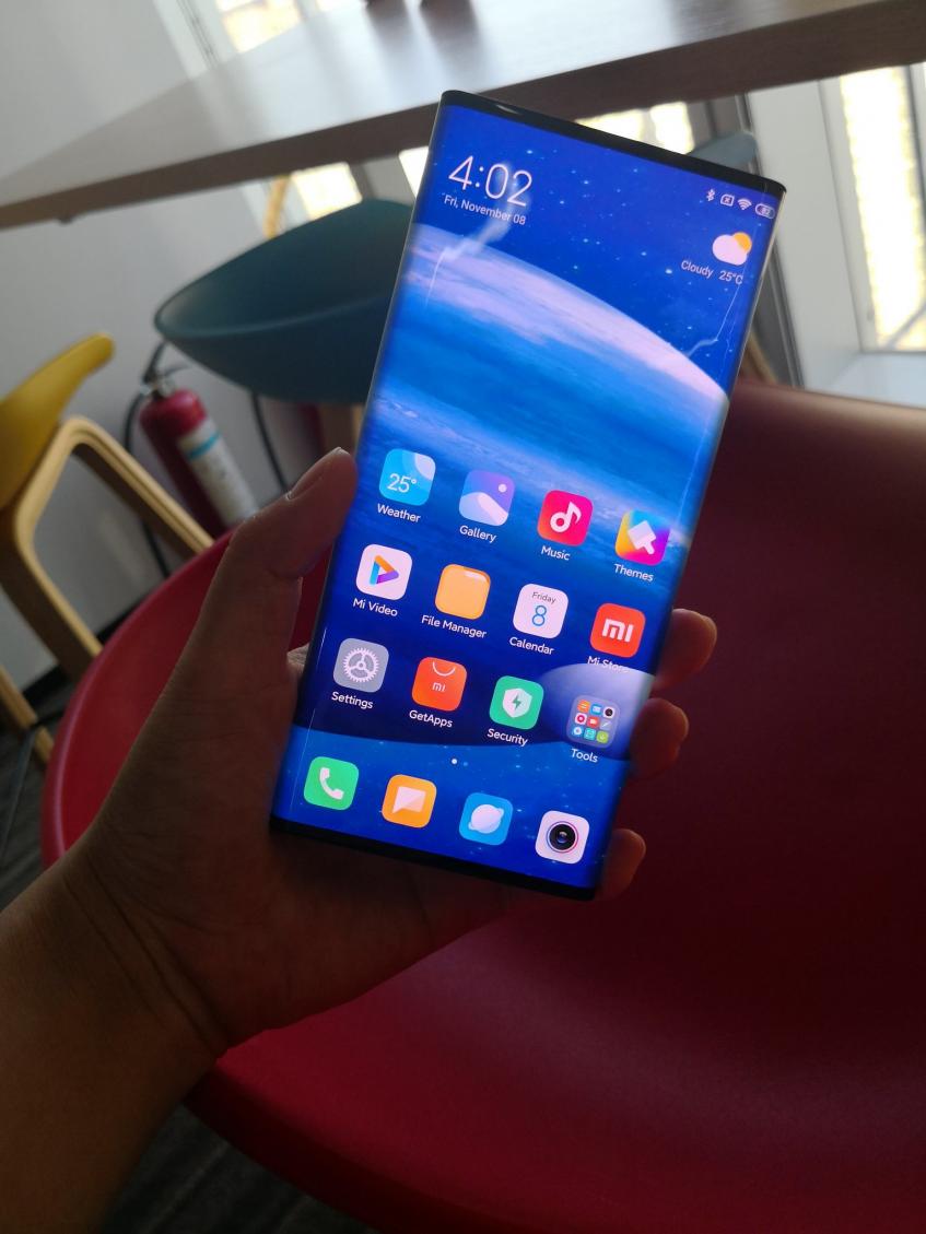Революционный Xiaomi Mi Mix Alpha показался на «живых» фото - 3