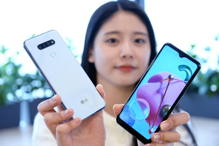 LG представила Q51 с экраном 6,5