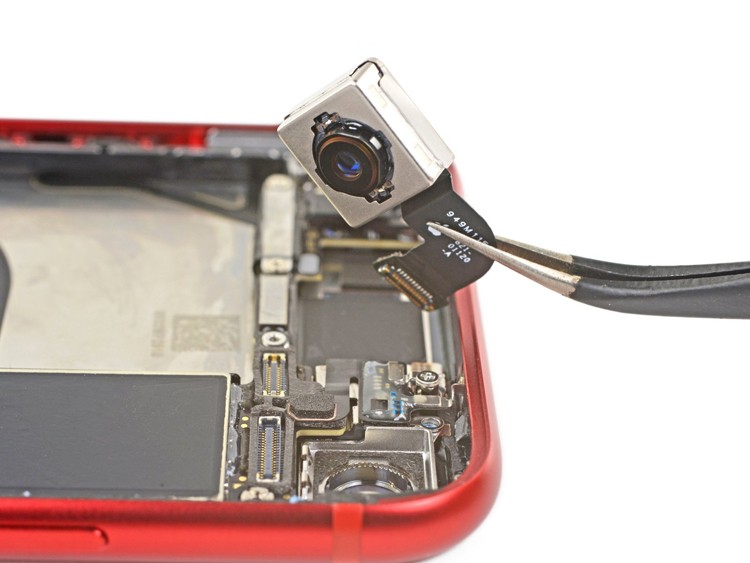 Смартфон iPhone SE 2020 обладает хорошей ремонтопригодностью