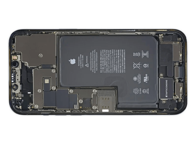 Разборка iPhone 12 Pro Max показала батарею необыкновенной формы - 1