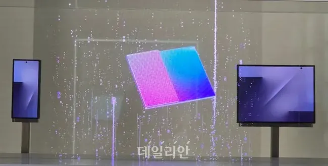 ИзобрGalaxy Z trifold