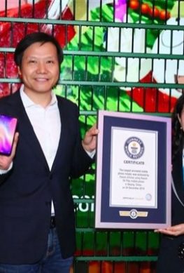 Глава Xiaomi установил рекорд Гиннеса при помощи 1005 смартфонов Xiaomi Play
