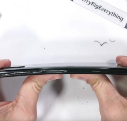 Топовый слайдер Xiaomi, несмотря на особенности конструкции, оказался весьма прочным