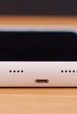 Apple серьёзно преувеличила дополнительную автономность, обеспечиваемую чехлами Smart Battery Case