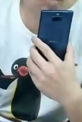 Видео дня: смартфон Sony Xperia XA3 с экраном 21:9 впервые замечен в руках пользователя