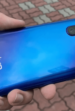 Фотогалерея дня: смартфон Vivo V15 Pro с выдвижной фронтальной камерой показан со всех сторон