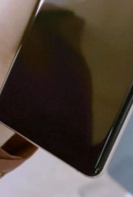 Это не аппаратный дефект. Samsung пообещала исправить работу сканеров отпечатков пальцев в Galaxy S10