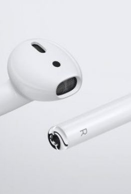 Названы главные технические отличия наушников Apple AirPods 2 в сравнении со старой моделью