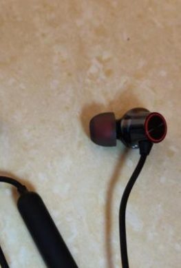 Живые фото беспроводных наушников OnePlus Bullets Wireless 2