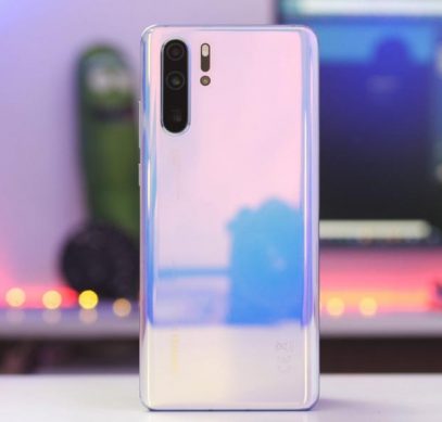 Huawei прокомментировала скандал с водозащитой флагманского P30 Pro