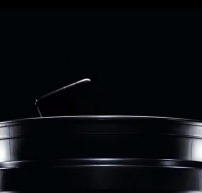 OnePlus окунула новый флагман в ведро с водой, но не дала гарантий на влагозащиту