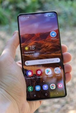 Самый свежий на сегодняшний день флагман Samsung - Galaxy S10+ - в версии без 5G получил быструю зарядку мощностью всего 15 Вт.
