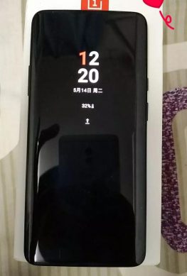 OnePlus 7 Pro в синем цвете на живых фото накануне анонса