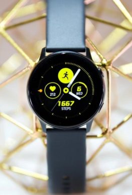 «Старые» умные часы Samsung получили новейшую оболочку One UI