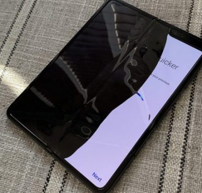 Запуск складного смартфона Galaxy Fold снова откладывается - 1