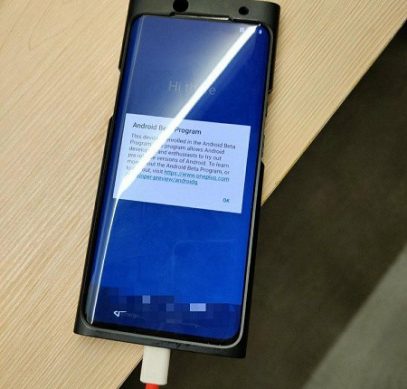 Флагманский смартфон OnePlus 7T впервые позирует на живых фото