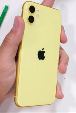 Блогер проверил iPhone 11 на прочность и не нашёл преимуществ перед Android-смартфонами - 1