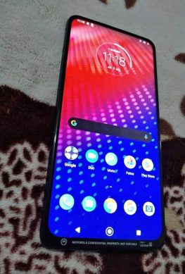 Motorola готовит смартфон с выдвижной фронталкой. Moto Z4 Force? – фото 1