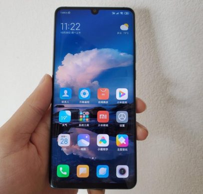 Включенный Xiaomi Mi CC9 Pro позирует в полный рост. 12 Мп против 108 Мп