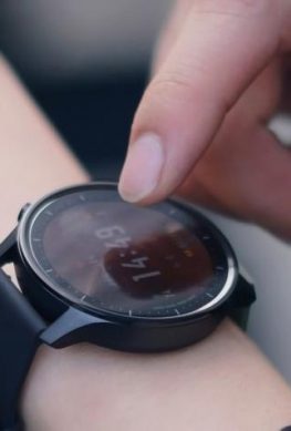Xiaomi открыла продажи "умных" часов с NFC - 1