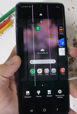 Samsung нагло соврала? Экран Galaxy Z Flip прикрывает обычный пластик