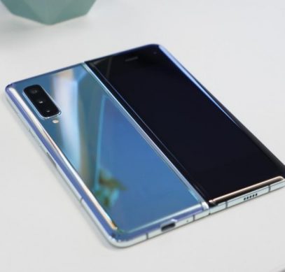 Samsung готовит к анонсу Galaxy Fold 2 с подэкранной камерой – фото 1