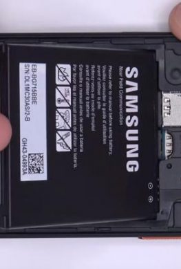 Единственный актуальный смартфон Samsung со съёмным аккумулятором? Разборка Galaxy Xcover Pro навевает ностальгию