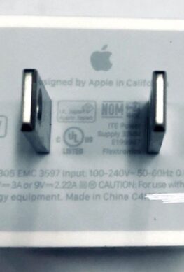 Так выглядит быстрое зарядное устройство для iPhone 12. Первые фотографии