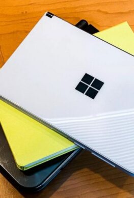 Внутренности смартфона-книжки Microsoft Surface Duo показались на фотография