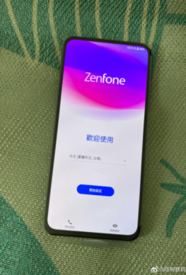 Живое фото Asus ZenFone 7 демонстрирует экран без вырезов и отверстий
