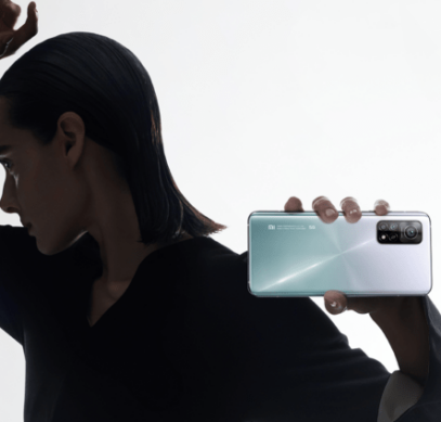 Официальная распаковка Xiaomi Mi 10T Pro. В комплекте идёт «серебряный» антибактериальный чехол