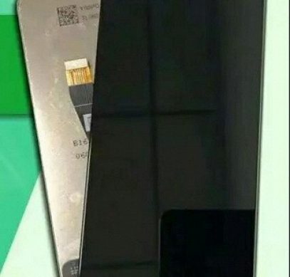 «Дырявый» экран смартфона Samsung Galaxy A8s вновь позирует на фото