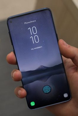 Новый флагман Samsung может получить двойную дыру в дисплее