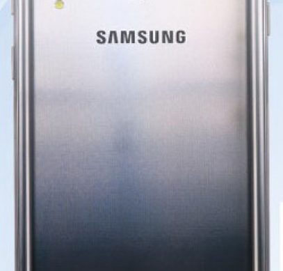 Samsung Galaxy A8s с тройной камерой и экраном с «дыркой» на фото