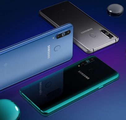 Samsung представила свой первый смартфон с дырявым дисплеем